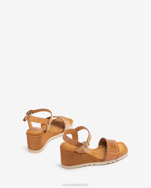 Unisa 02B0292 sandaal met decoratieve perforaties op het voorblad vrouwen bruin