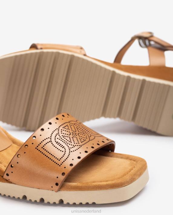 Unisa 02B0292 sandaal met decoratieve perforaties op het voorblad vrouwen bruin